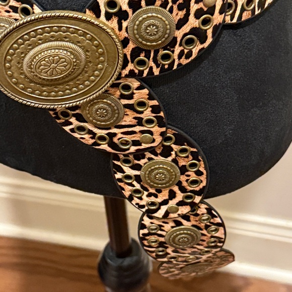 Adjustable Oval Disc Leopard Print Statement Belt - Picture 3 of 4